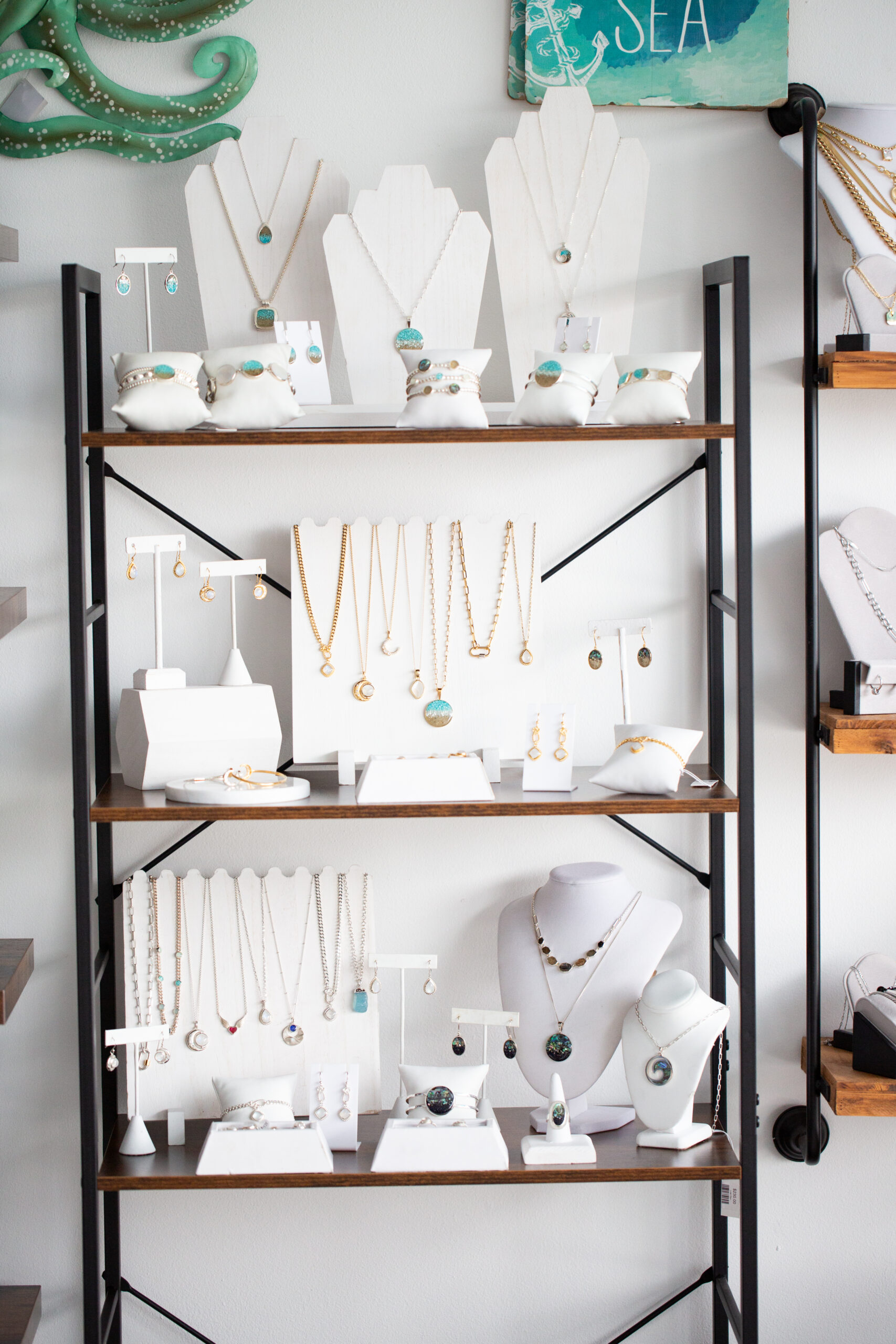 The Cove Boutique by Dune Jewelry, last minute holiday gifts near Boston Massachusetts. Jewelry in Norwood.