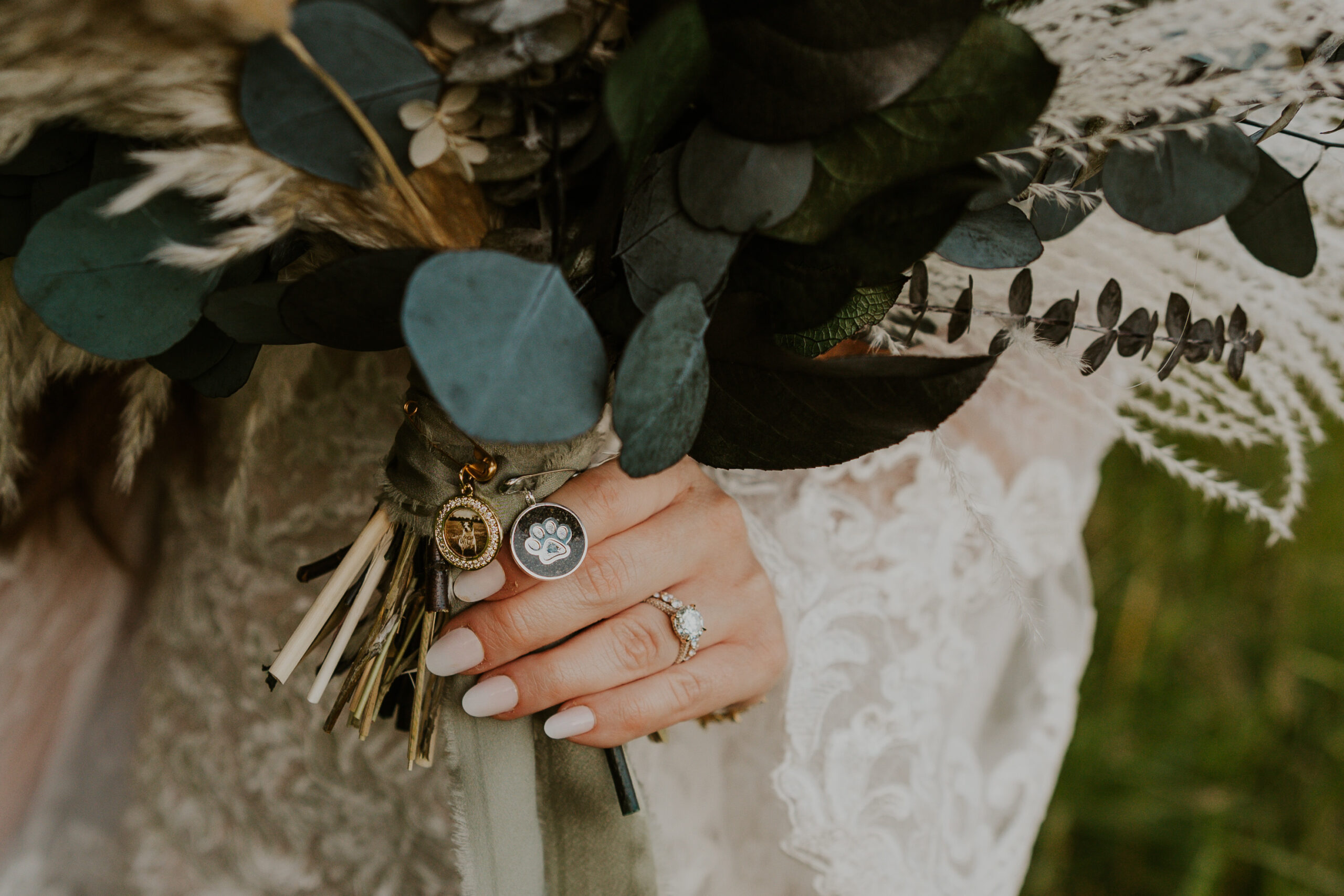 Cremains ashes jewelry for wedding, memorial jewelry.