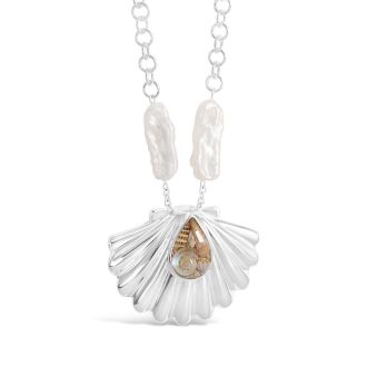 Real shell fragments suspended in a statement shell pendant, baroque pearls, and a Rolo chain, perfect for casual or elegant coastal-inspired style.
