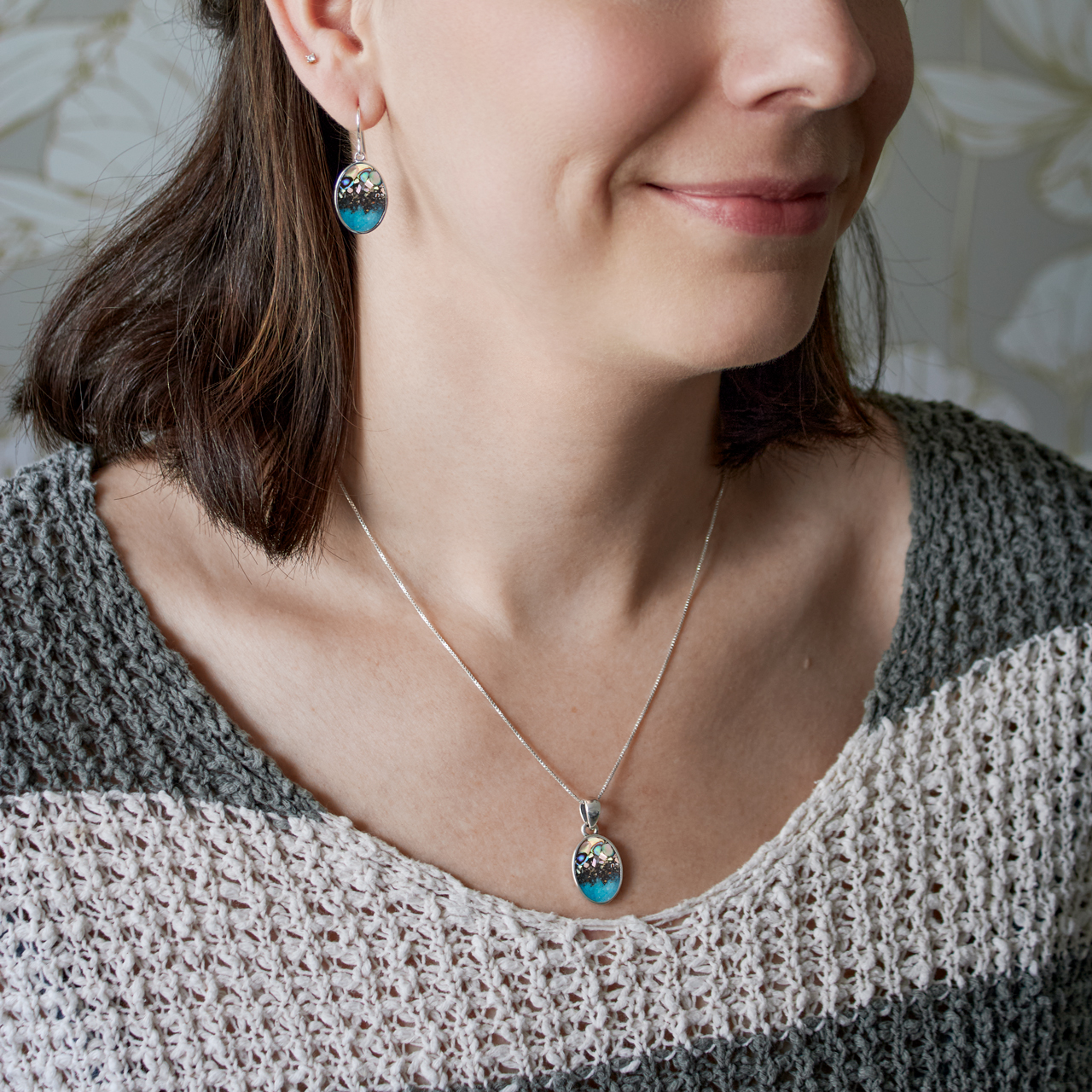 With an elongated oval silhouette, these large silver statement earrings reflect Alaska’s untamed horizons. Its triple gradient mirrors sea, land, and sky.