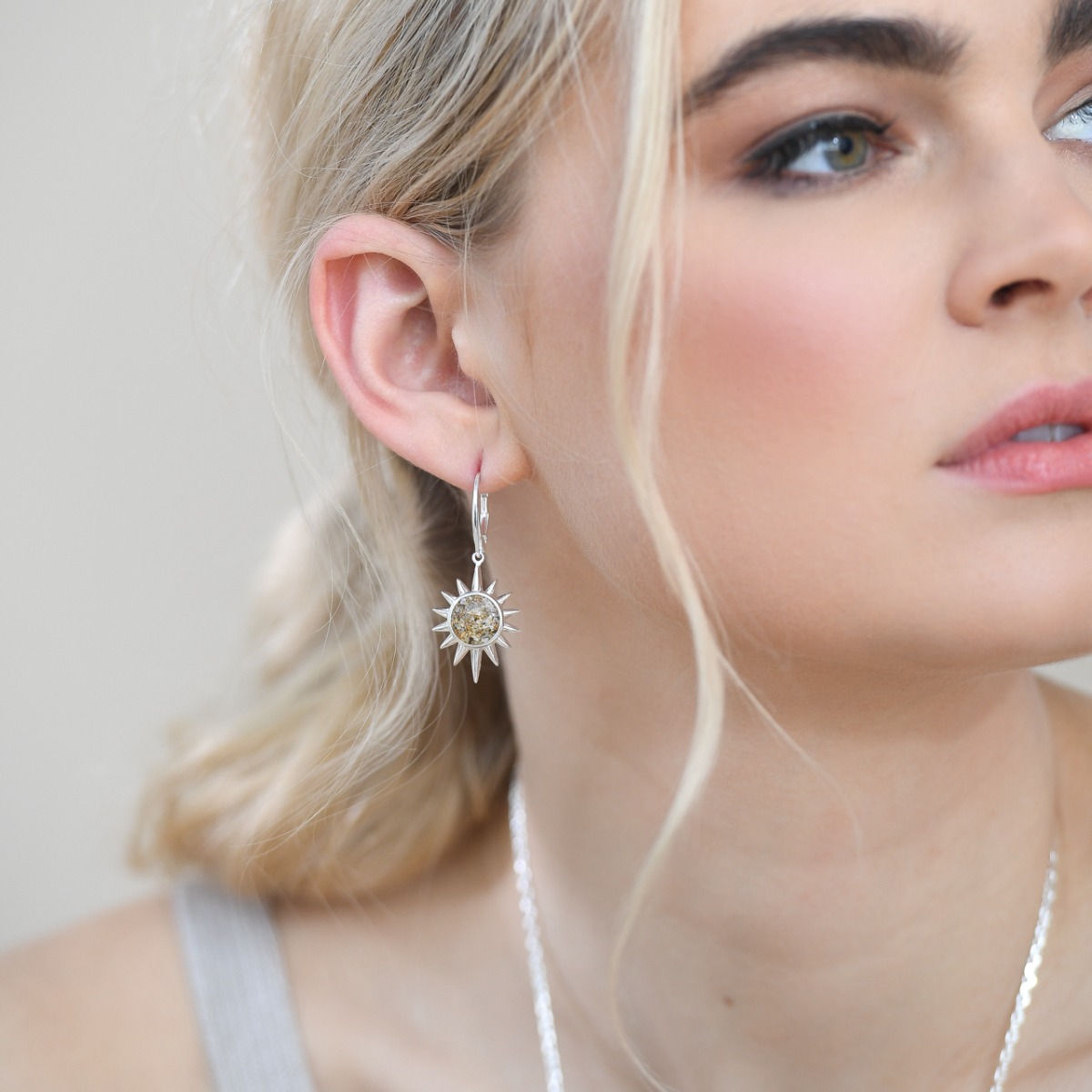 The Sun Earrings - Mother of Pearl Gradient